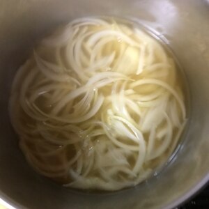玉ねぎ1個で簡単オニオンスープ
